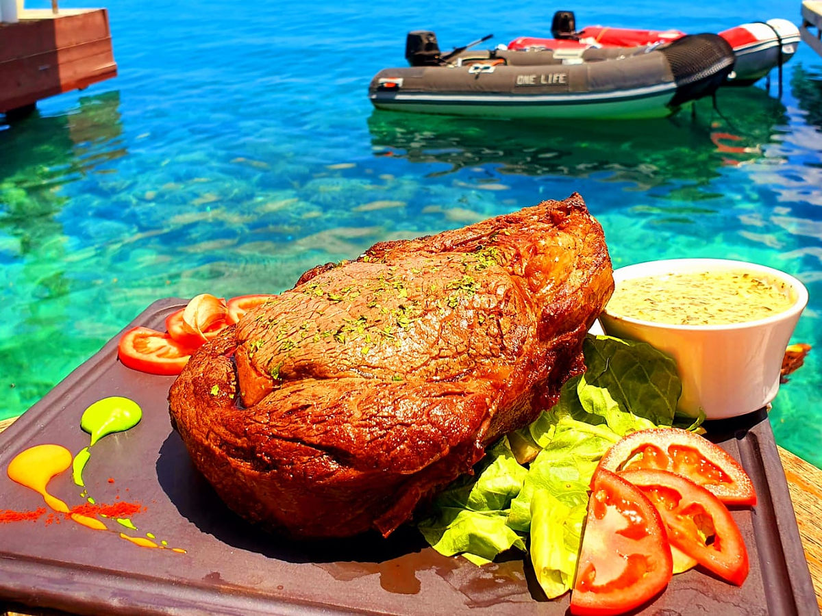 Plat de viande grillée