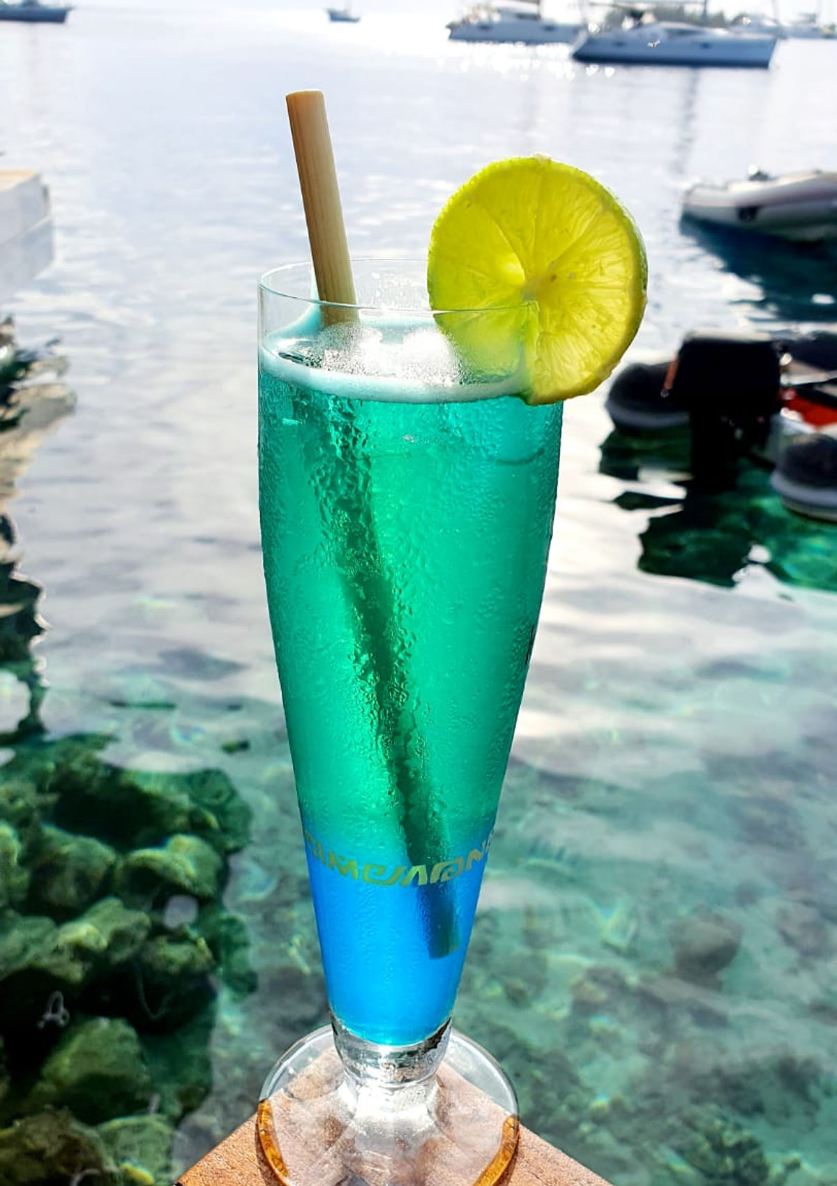 Terrasse du Bora Bora Yacht Club face au lagon